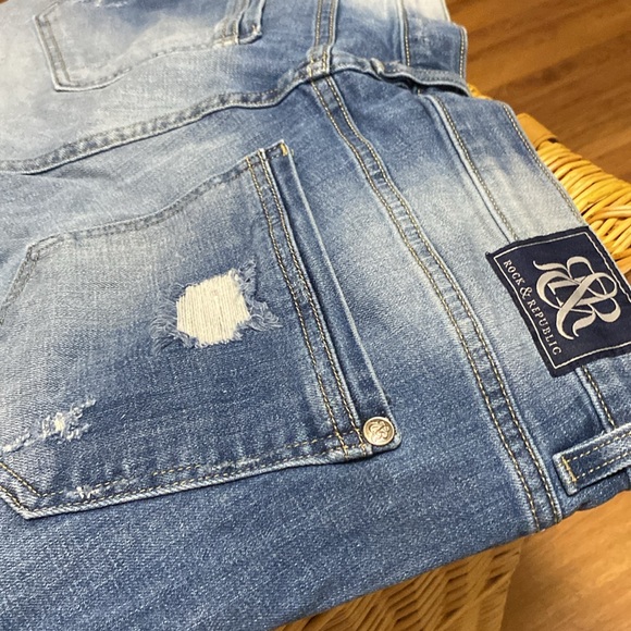 Rock & Republic Jean Short 16 - Picture 6 of 9